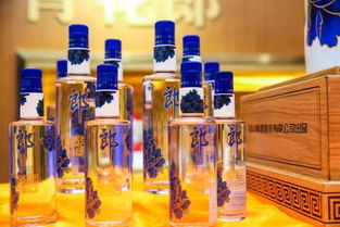 陈宝国代言郎酒,光瓶酒高端化进入新赛段