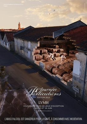 LVMH集团Special Day公开日的邀请函。该项目自2011年秋季启动以来,吸引了10万多个参观者。LVMH集团在期间开放40多个生产作坊,包括christian Dior位于巴黎的工作室,Louis Vuitton品牌位于法国的皮制品生产工厂等。公众可以借此机会了解集团旗下皮制品,高级定制服装,高端红酒,奢侈手表等的生产制作过程。