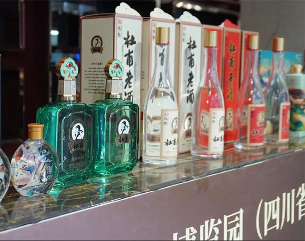 上市公司从珠宝和放贷转战白酒,“诗酒第一股”真的来了?