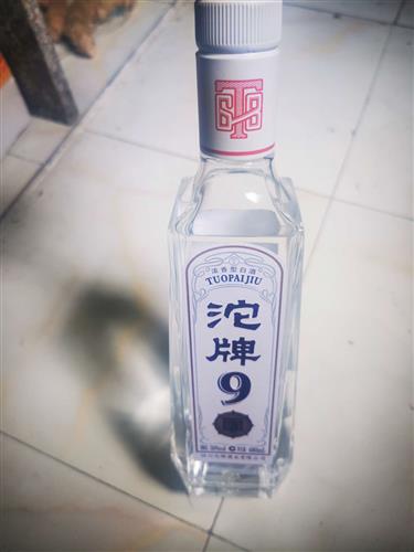 舍得酒就是三无产品,这种光瓶酒每一瓶酒上都没有生产日期,都不知道什么时候生产出来